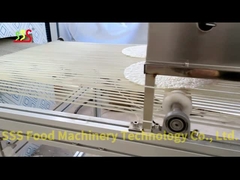 トーティーヤの生産ライン